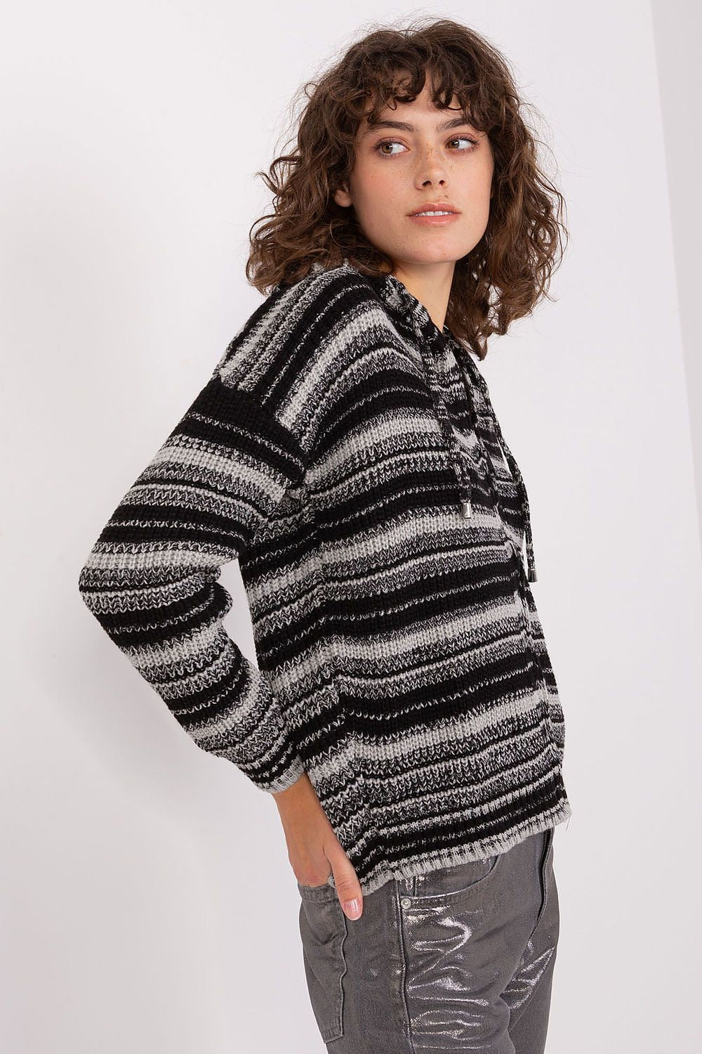  Cardigan model 190766 Badu 